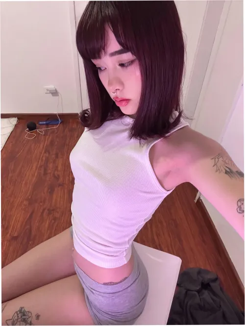 Nervous 18F hoping someone notices me