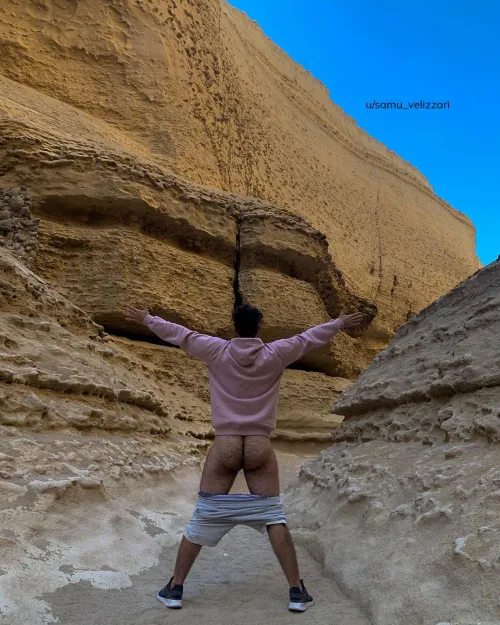 New escape, new undressing ritual