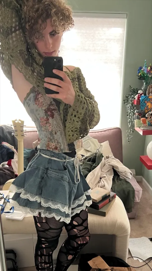 New fit! Swipe to undress and expose my new flat inverted cage :3