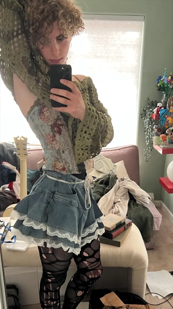 New fit! Swipe to undress and expose my new flat inverted cage :3