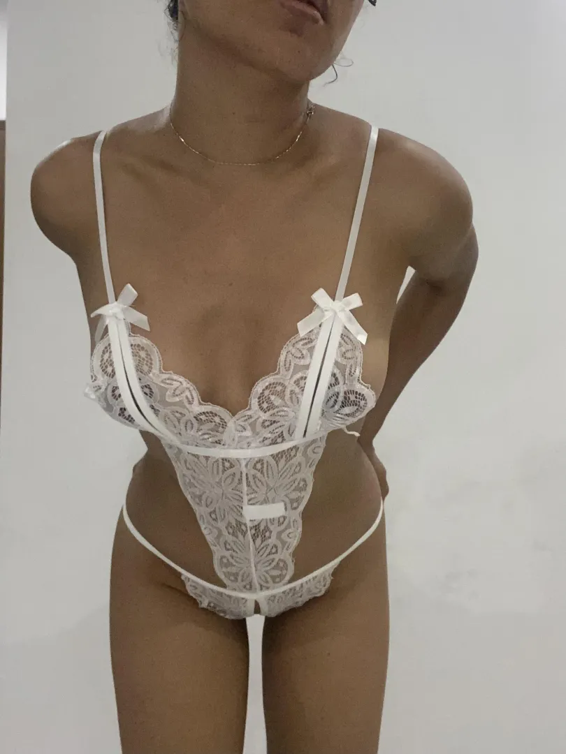 new white outfit look good