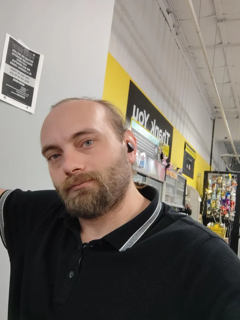 Newberry Dollar general, this job is incredibly dull who wants to come and chat M36