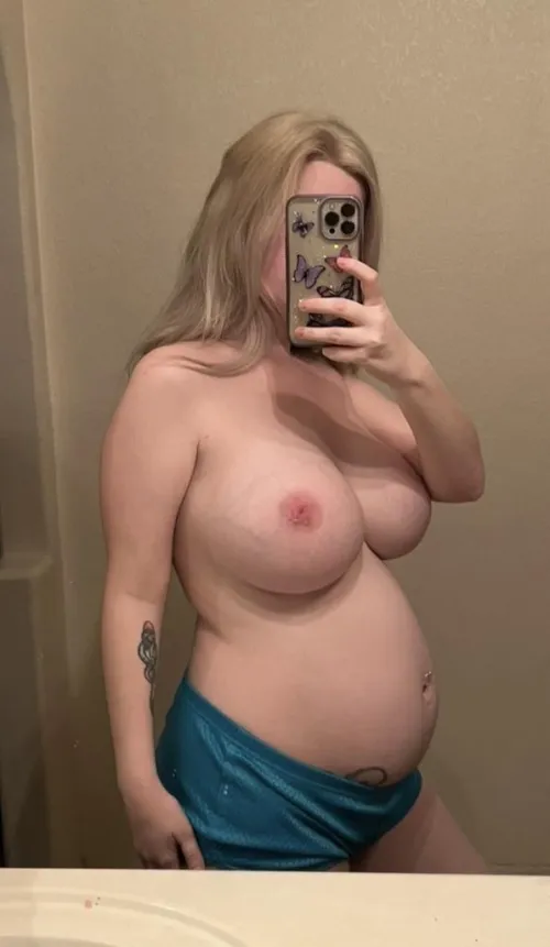 No pulling out of this pregnant pussy