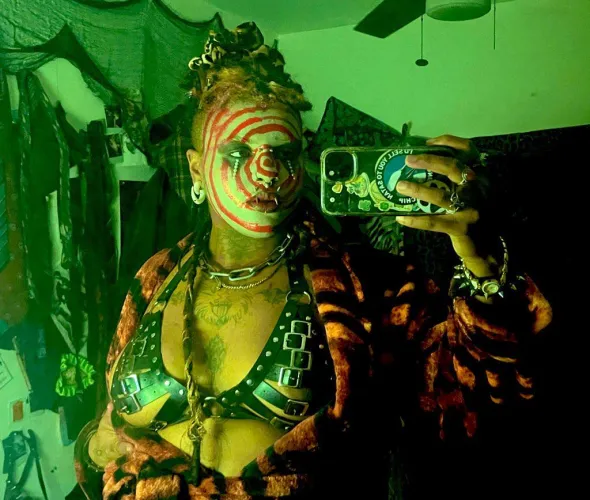 not a woman … not a man… just a hot thing ᵕ̈