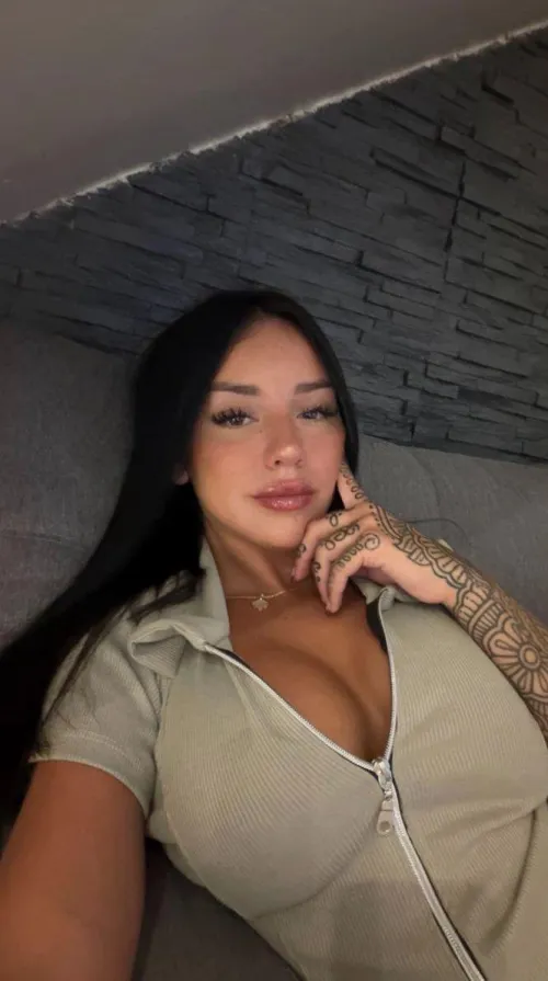 not to be dramatic but this might be my favorite selfie this week