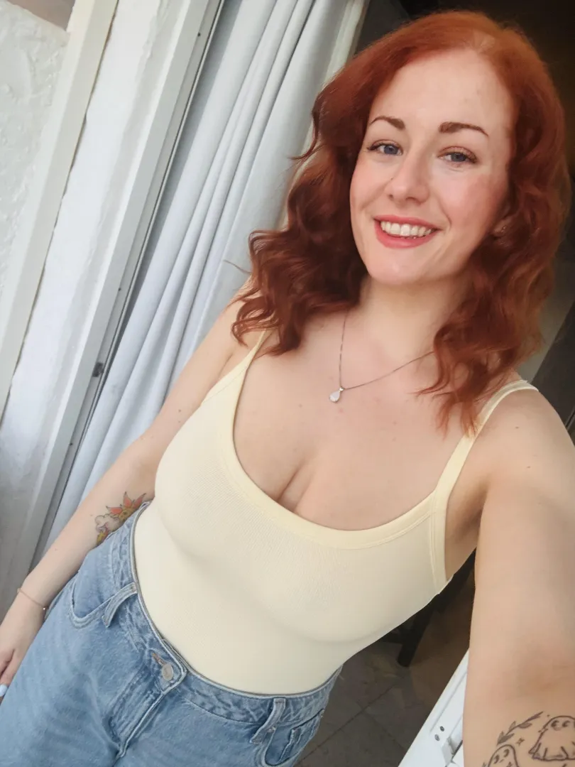 Nothing makes me wetter than stealing attention from a married man