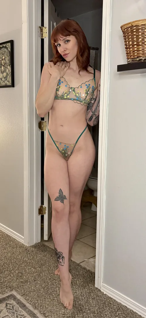 Now help me get this lingerie off [img]