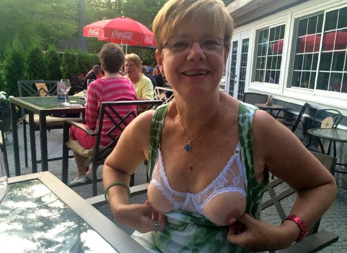 Now that is one sexy GILF !