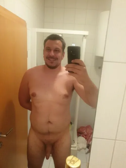 Nude as man should be, anyone can see everything, whenever they want to.