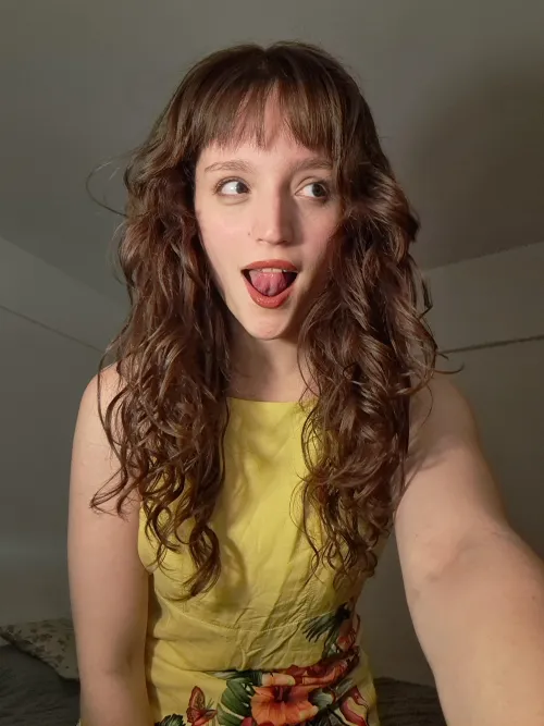 oh hello I love playing with my tongue