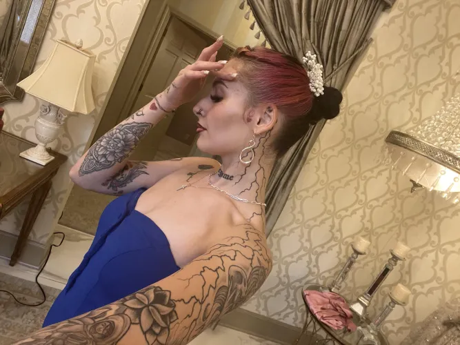 Oh look, a tatted milf