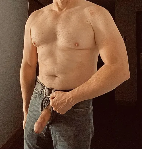 Older Dom looking for worship. DMs open.