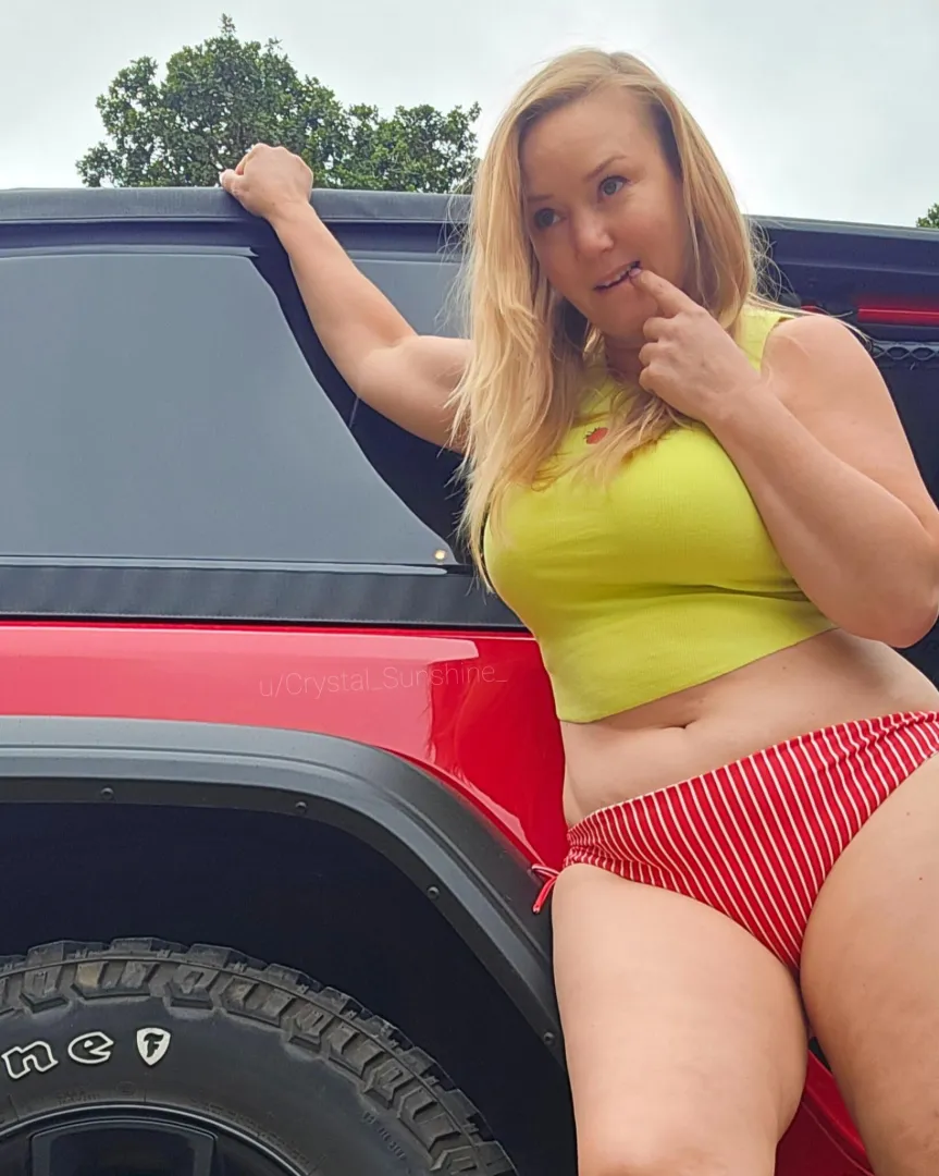 Older women have the best vibes [F52]