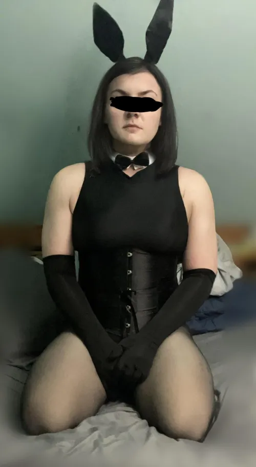 Omg tried this new outfit for my relapse and now I’m like sooo horny, and want to be played with , Good thing this bunny is caged!!(DMs open for any other bunnies to hop in hehe)