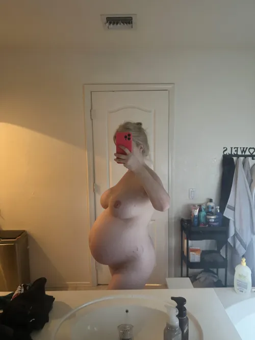 Only rule is no pulling out of this pregnant pussy