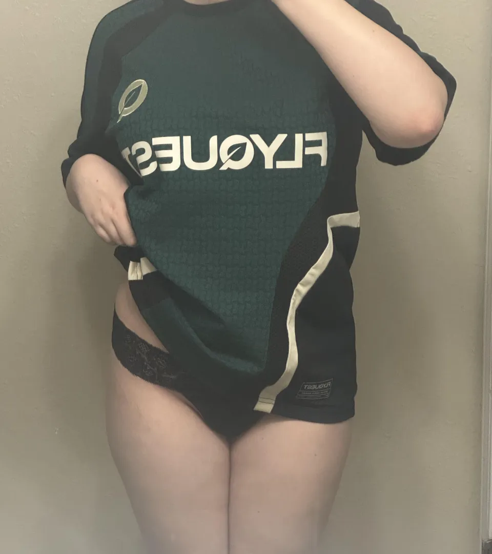 Only thing I was wearing under my Flyqest jersey during the LCS LOL esports match today