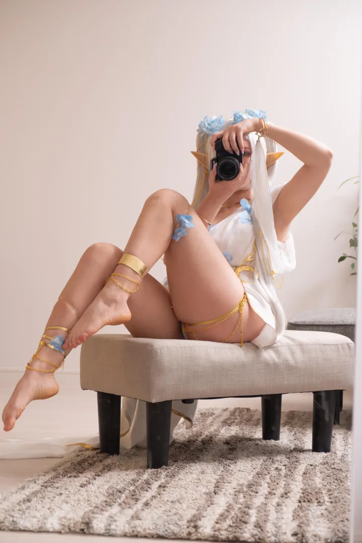 Oracle Frieren cosplay by aimihachi