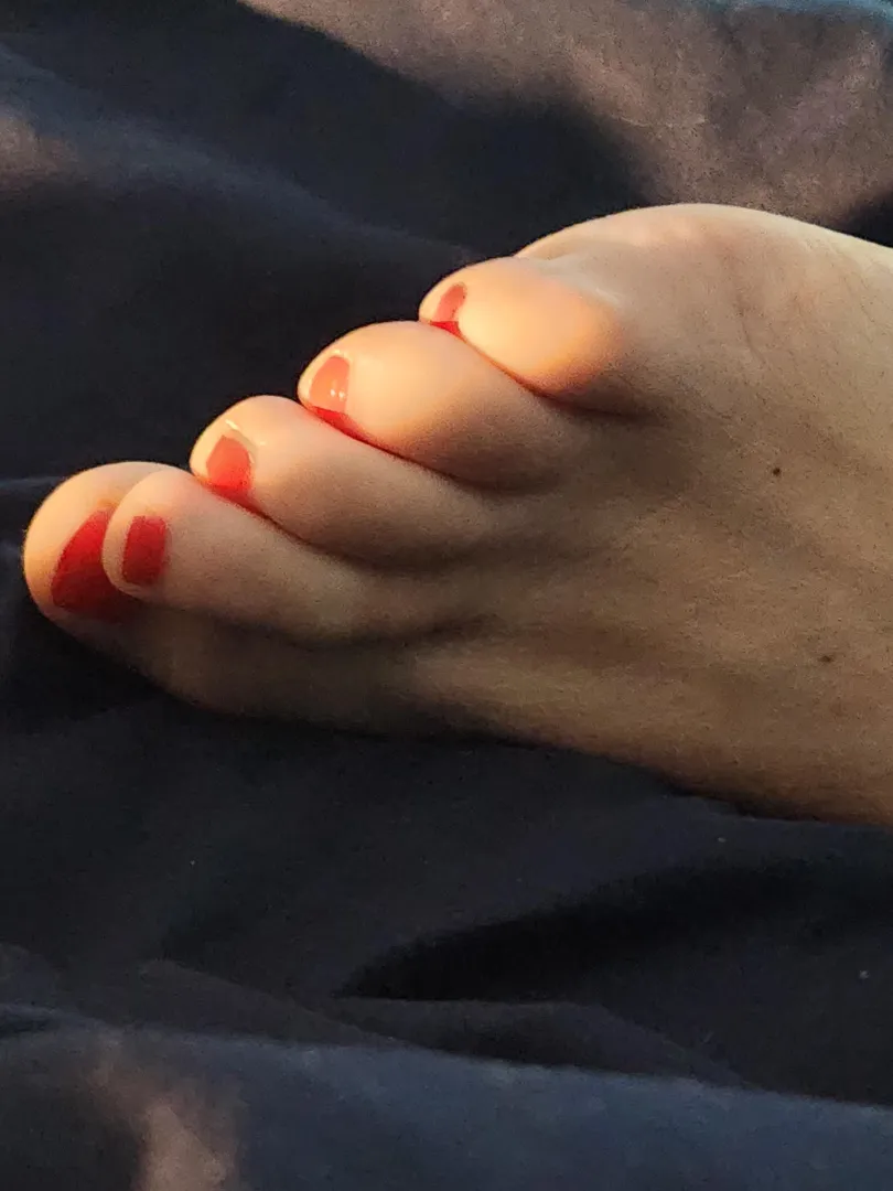 Orteils demandent langue...