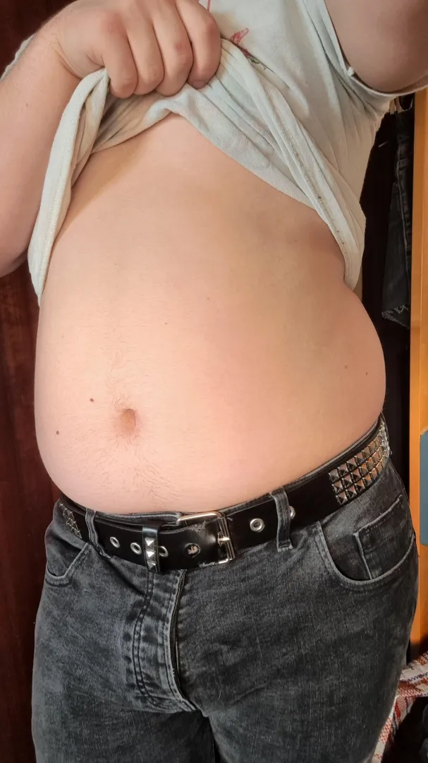 Ouppy felt cute so heres some tummy :3