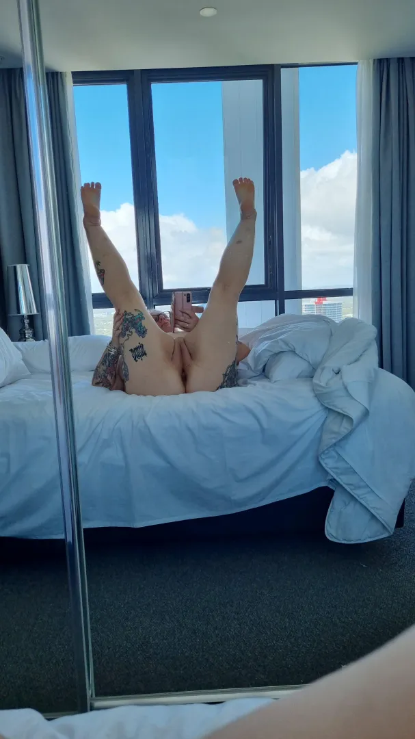 PAWG darkening thighs