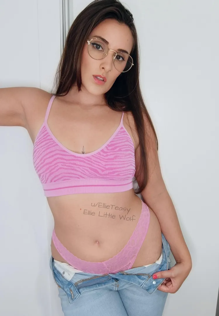 Peeking out the top while I wait for my coffee