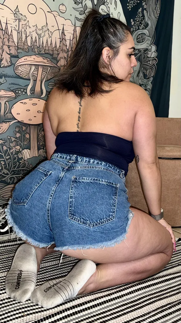 People really love my super filthy stinky socks 