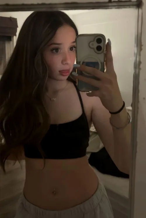 Petite babe hunts hard boss