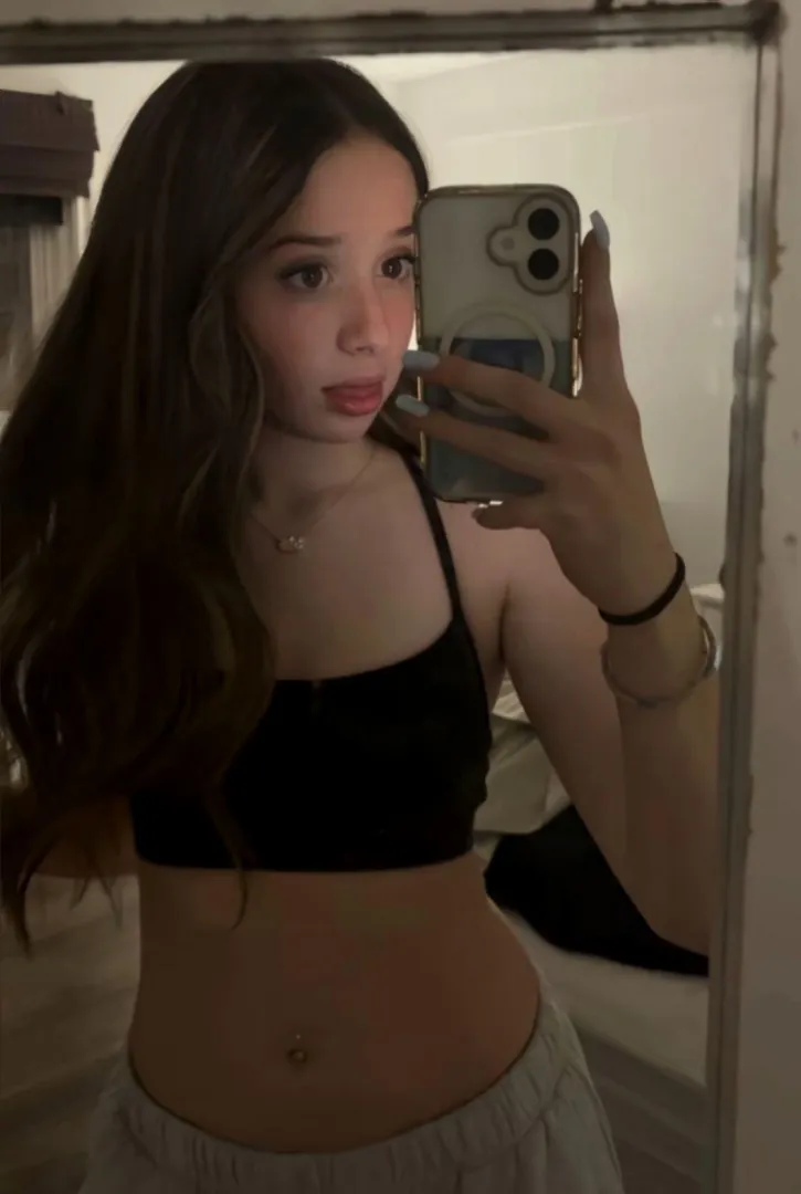 Petite babe hunts hard boss