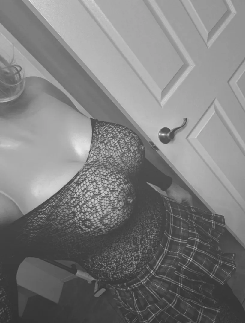 Phoenix sissy, I host right now, and looking for tall man with BWC or BBC.