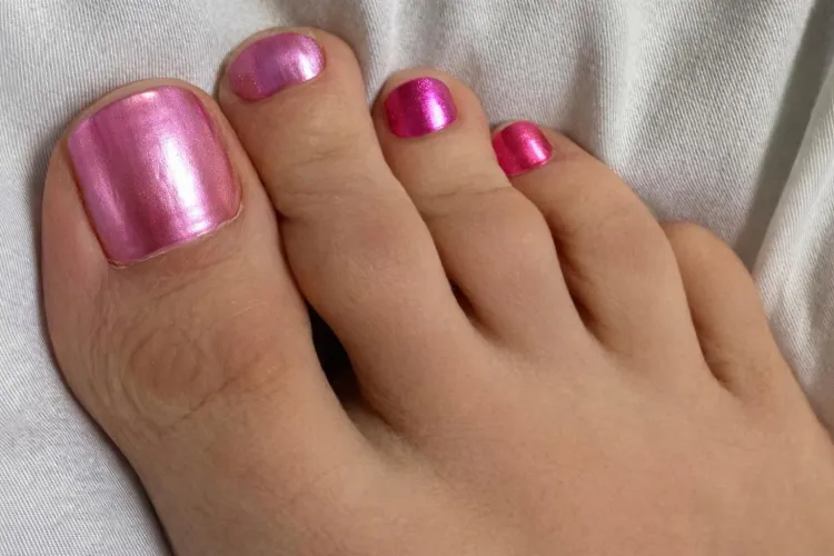 Pink toes