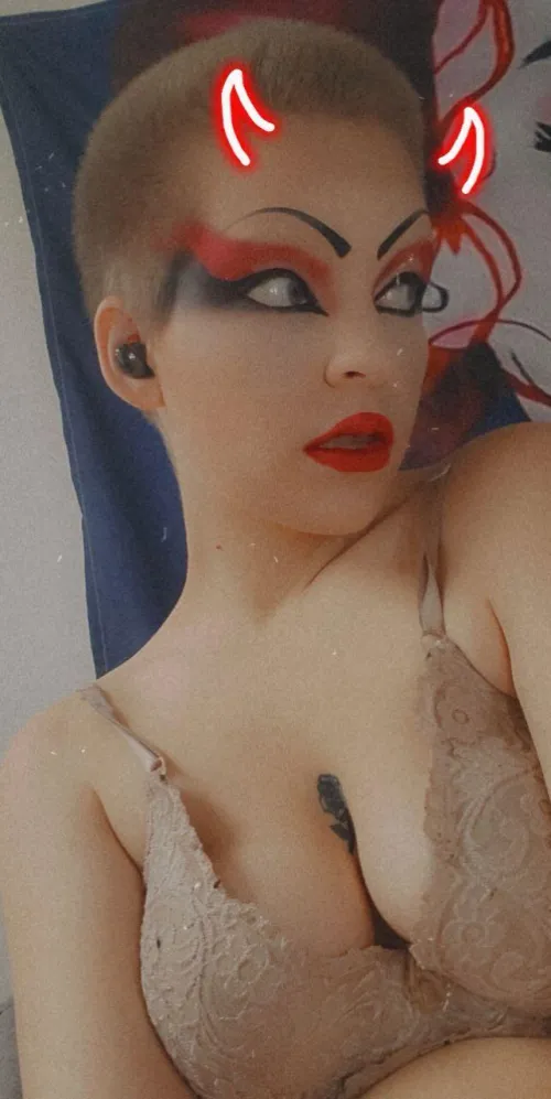 Pittsburgh Slut looking to sext and see where it goes from there