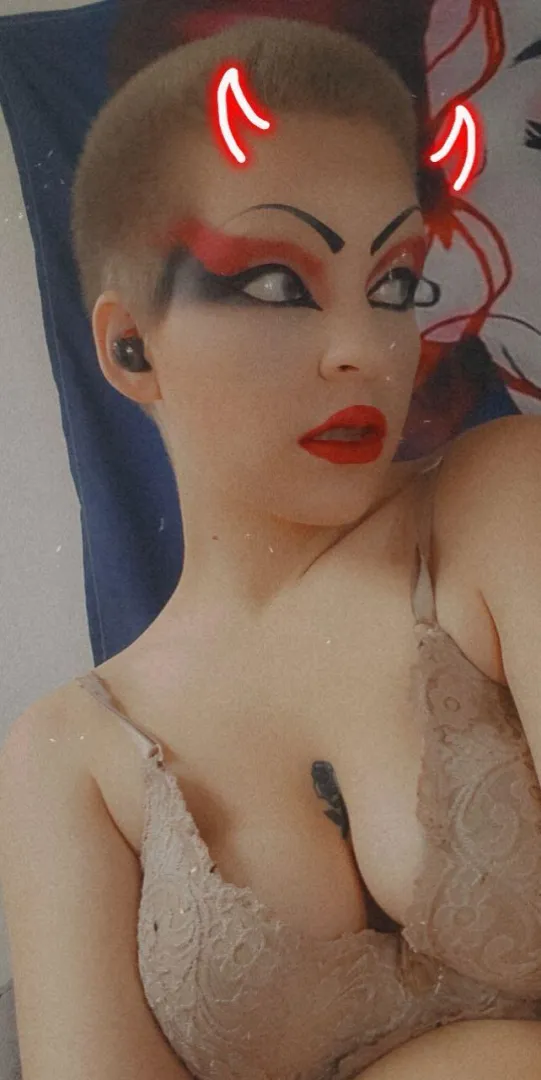 Pittsburgh Slut looking to sext and see where it goes from there