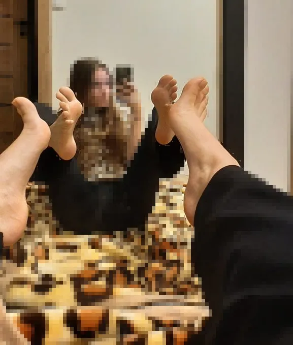 pixel lover and a feet lover mhmm