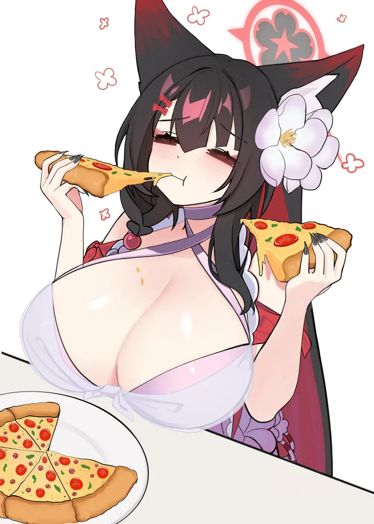 Pizza is stored in the boobs (silenzuka)