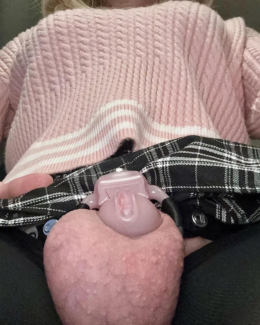 Please vote for me. I need to be locked forever. Xxx