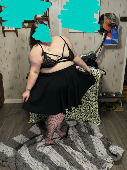 Plus size 26f 25m looking for a girl to join us and let female be a cuck. Can verify location sevierville tn area