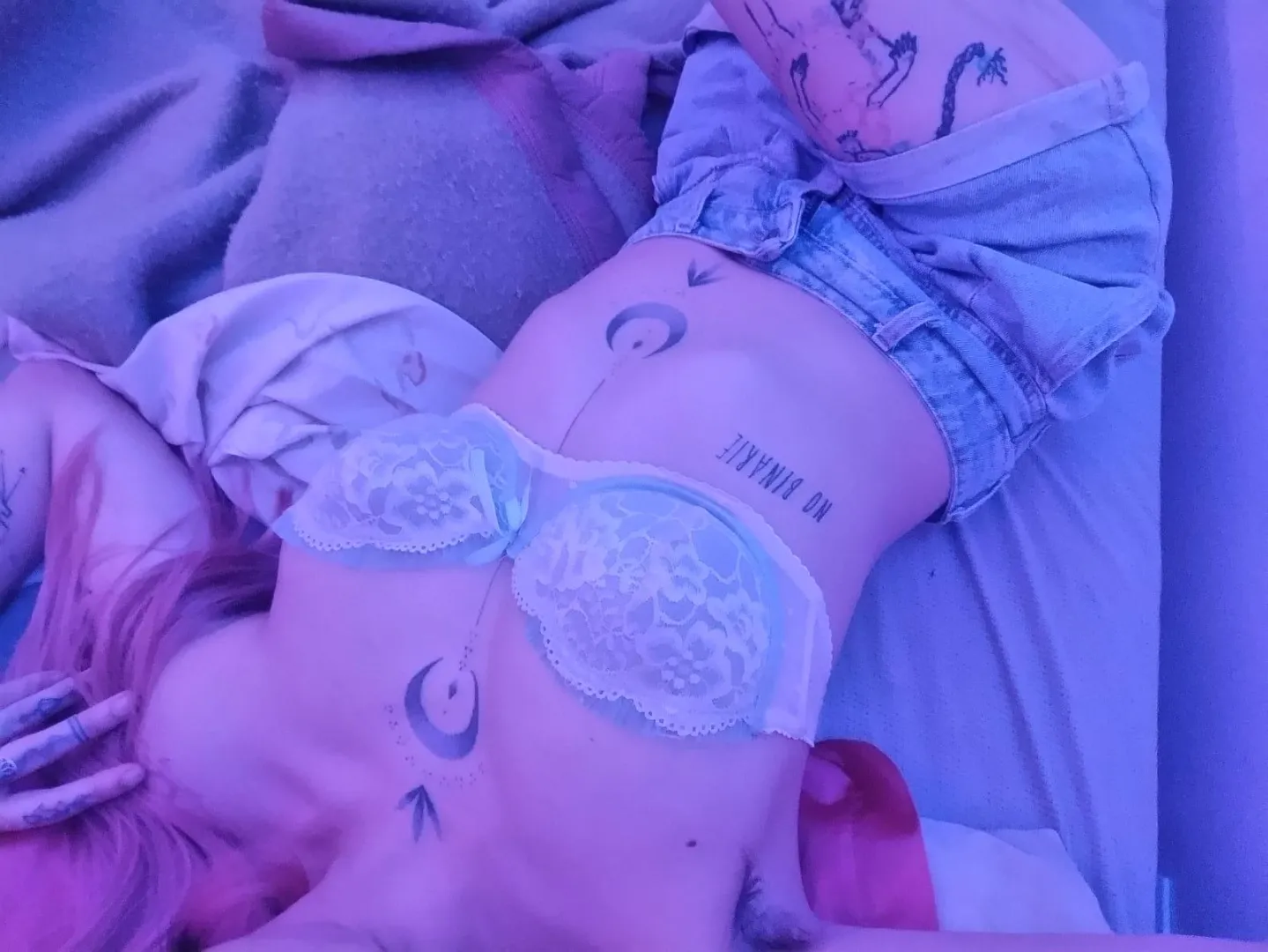 Plz explore this sluttie body