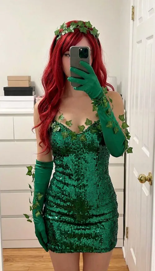 poison ivy cosplay (luna)