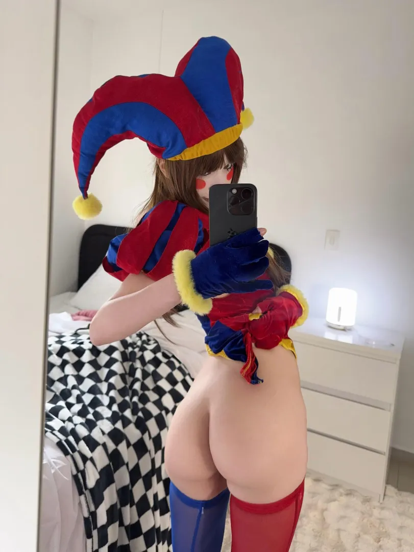 Pomni from the Amazing Digital Circus by Evangelita