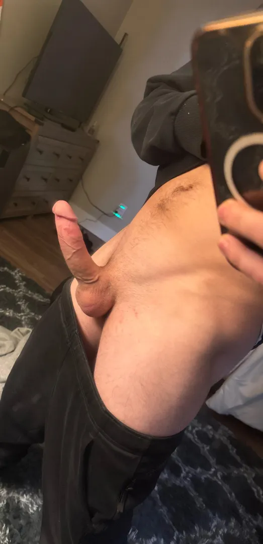 #Portland… Still looking for F or Smooth big booty femboy :( idk why it’s so hard to find (M4F/Femboy)