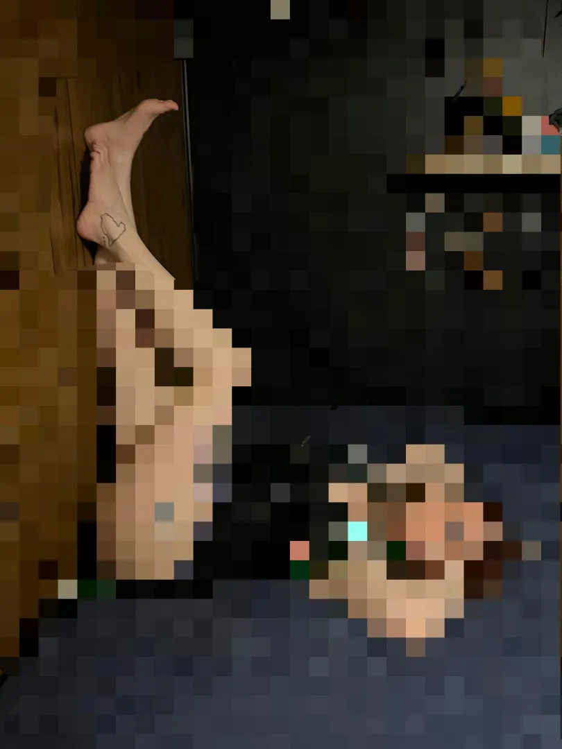 Posing sexy then remembering pathetic gooners only deserve your feet anyways