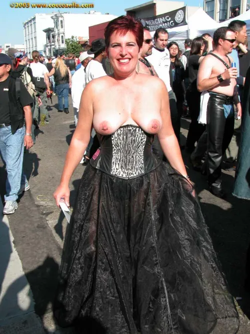 Postcards from AltBoobWorld : The journey here was tiring but we're having a great time now we've arrived.  Weather is so lovely and so are all the people we've met.  I bought a new dress which I can't wait to show you.  Hope you've remembered to fe