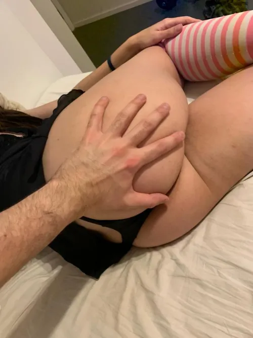 Pq todos gostam de bater na minha bunda?