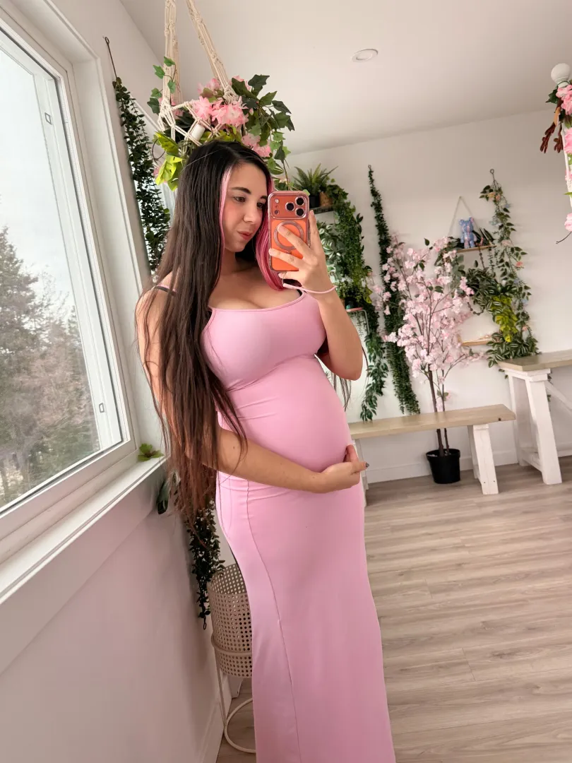 Pretty and pregnant