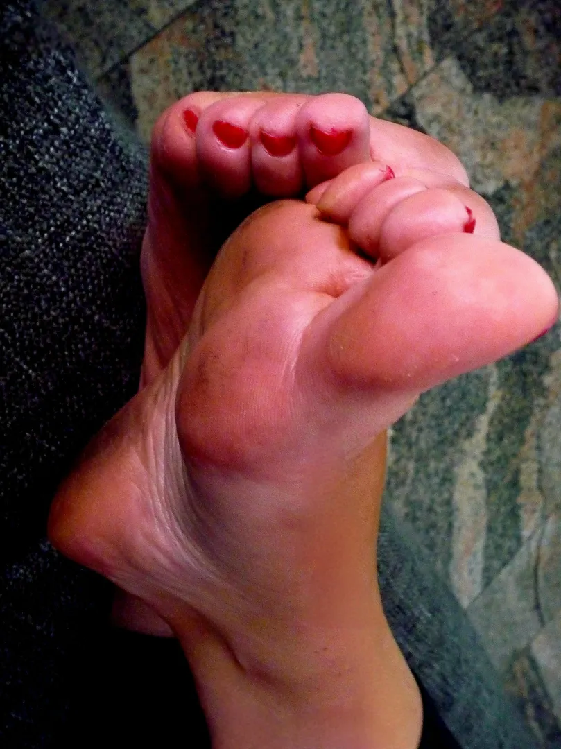 Pretty feet, naughty thoughts… which one are you having?