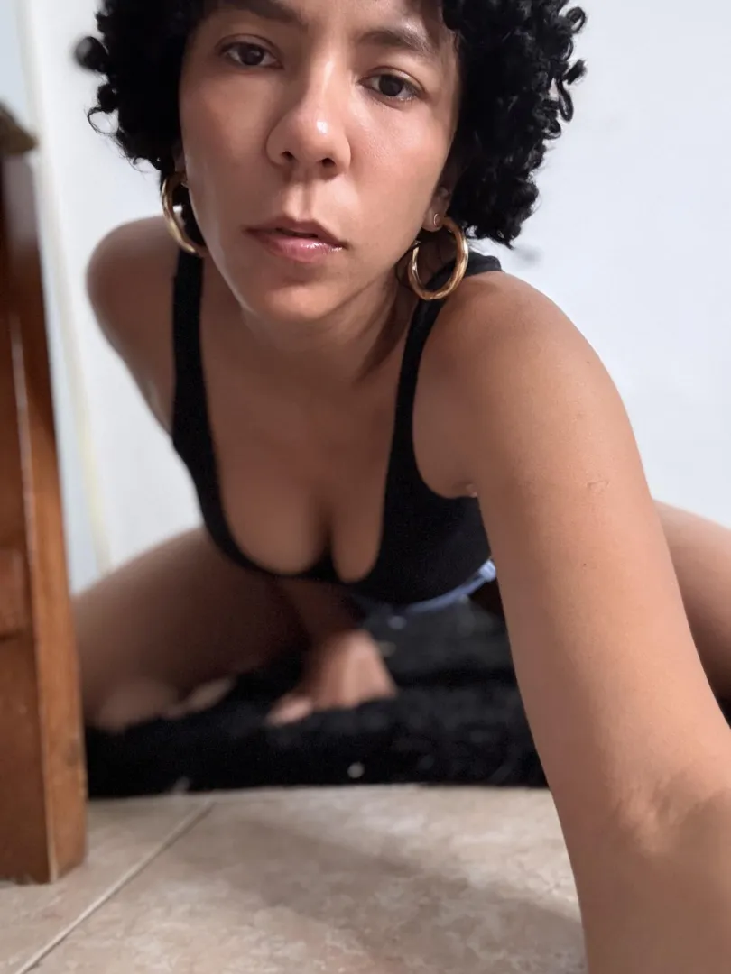 pretty little mouth for you