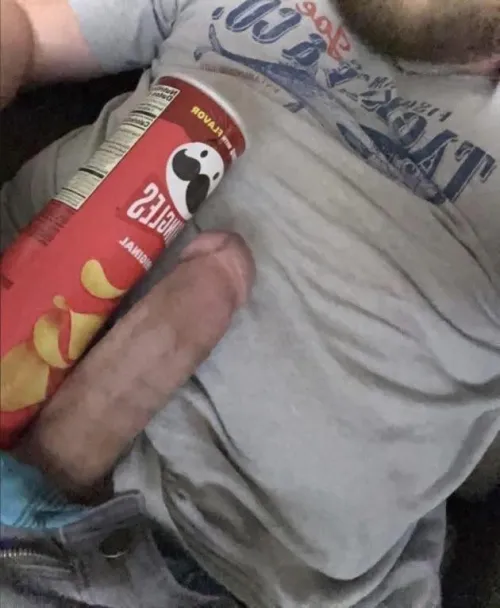 Pringle can sized big white cock