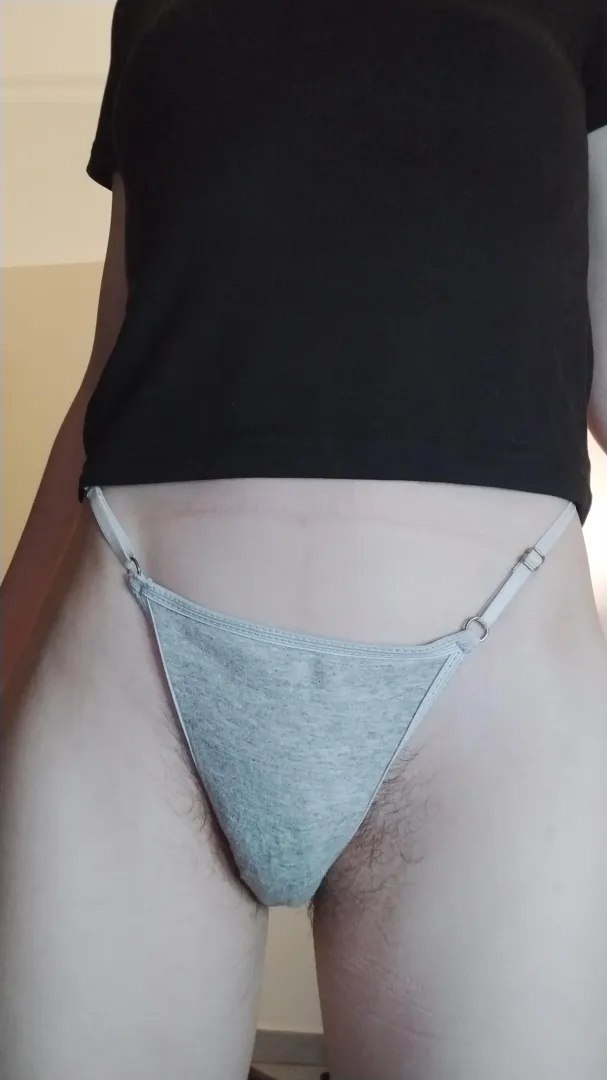 pubes peeking
