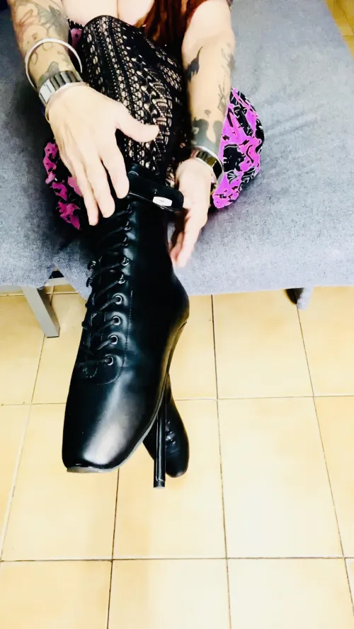 Pure discipline. No filters, no performance. If you understand the desire behind this silhouette, you know where I am.