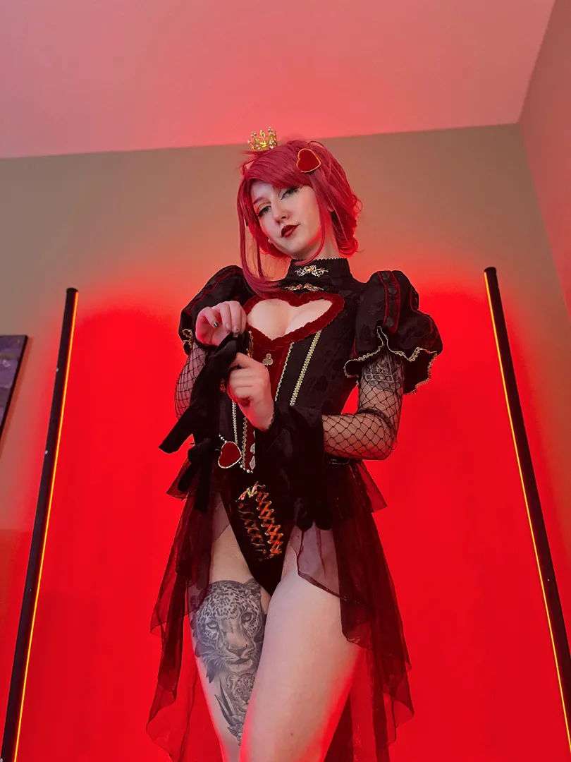 Queen of Hearts, Alice in Wonderland by blightbrat